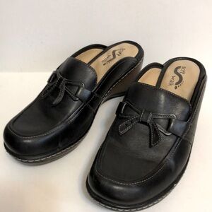 Soft walk new women’s black sandals size 7M